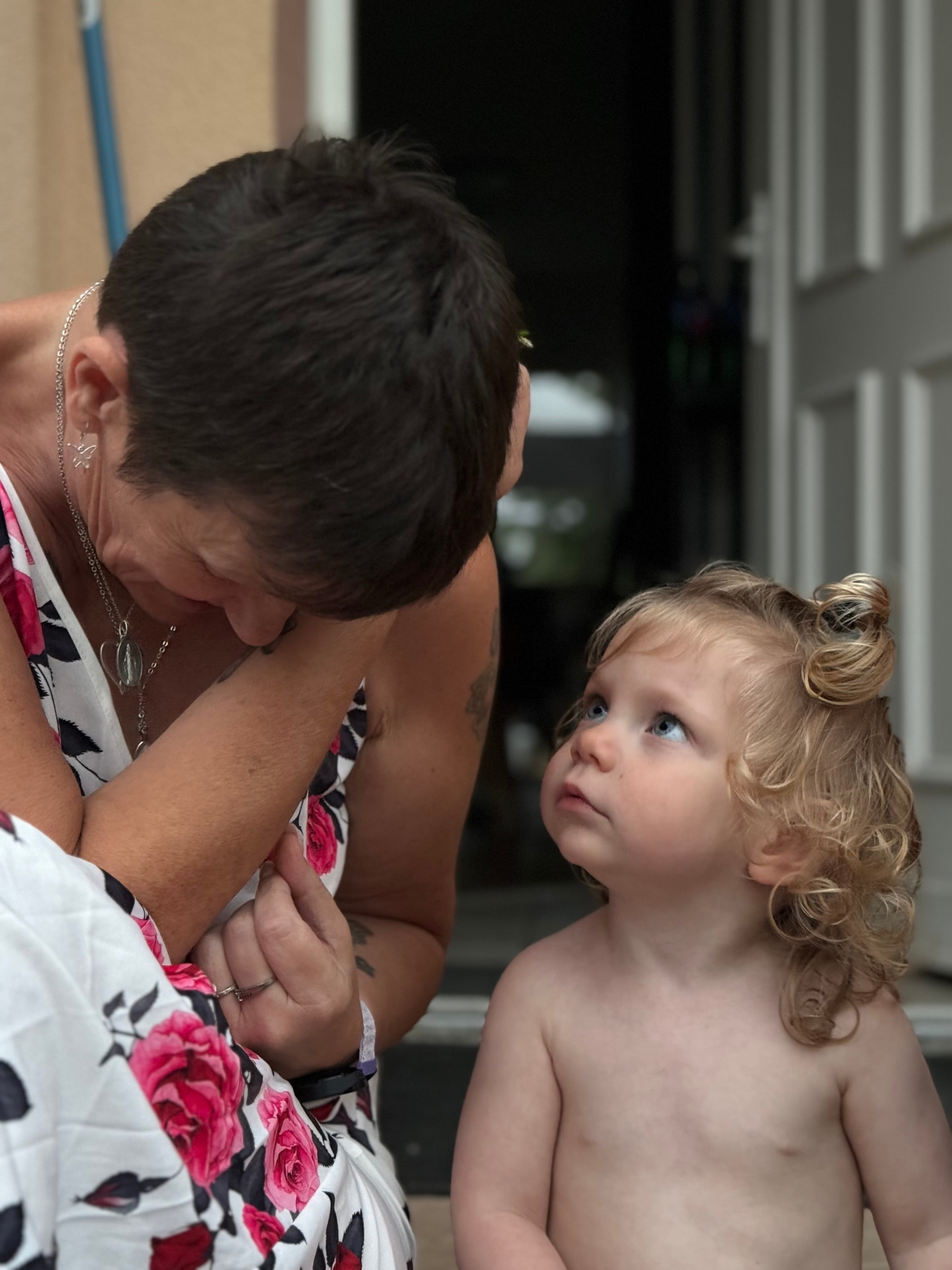 Naëlle et sa maman, regards échangés