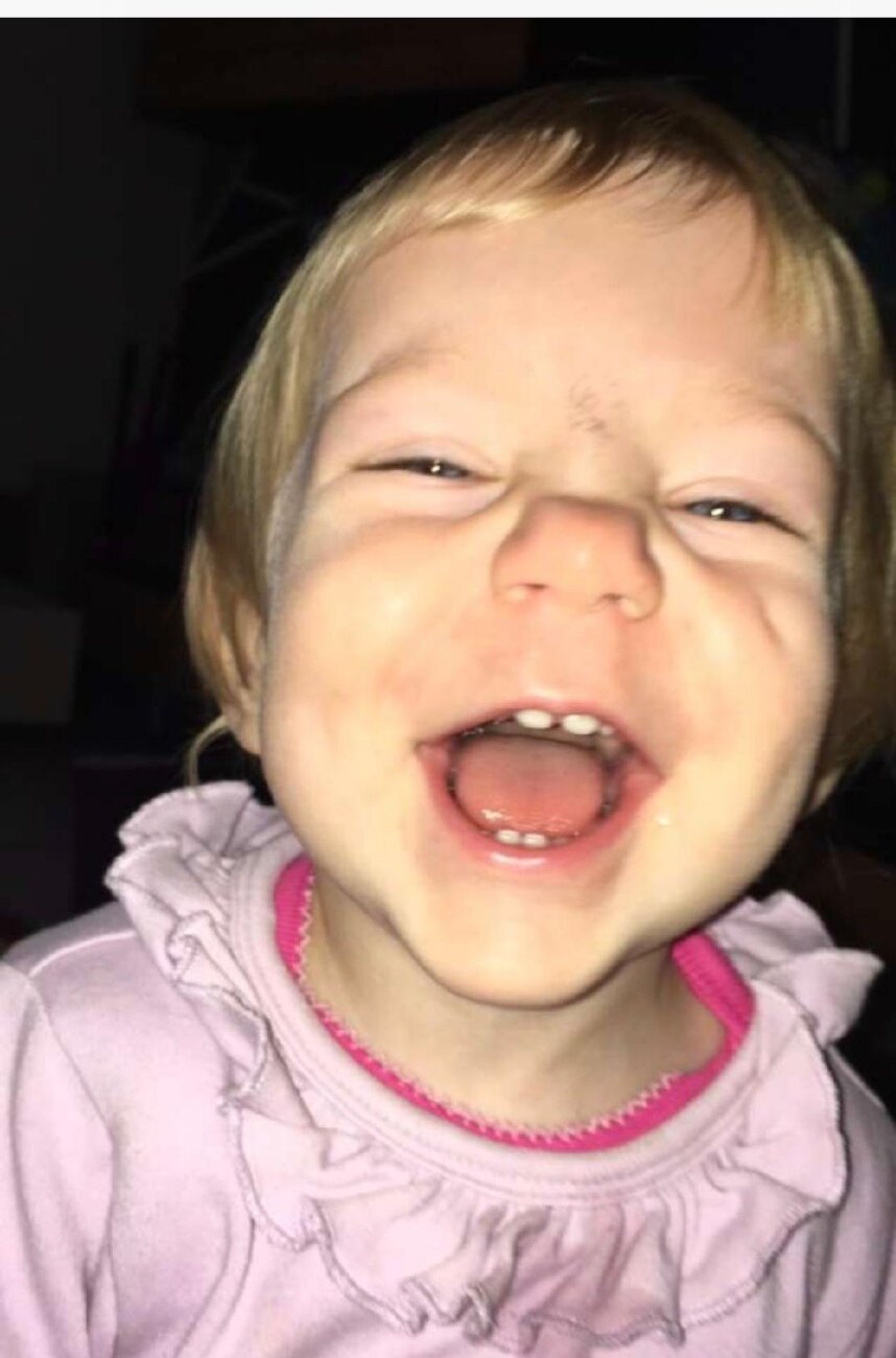 Naëlle, notre petite guerrière, souriante